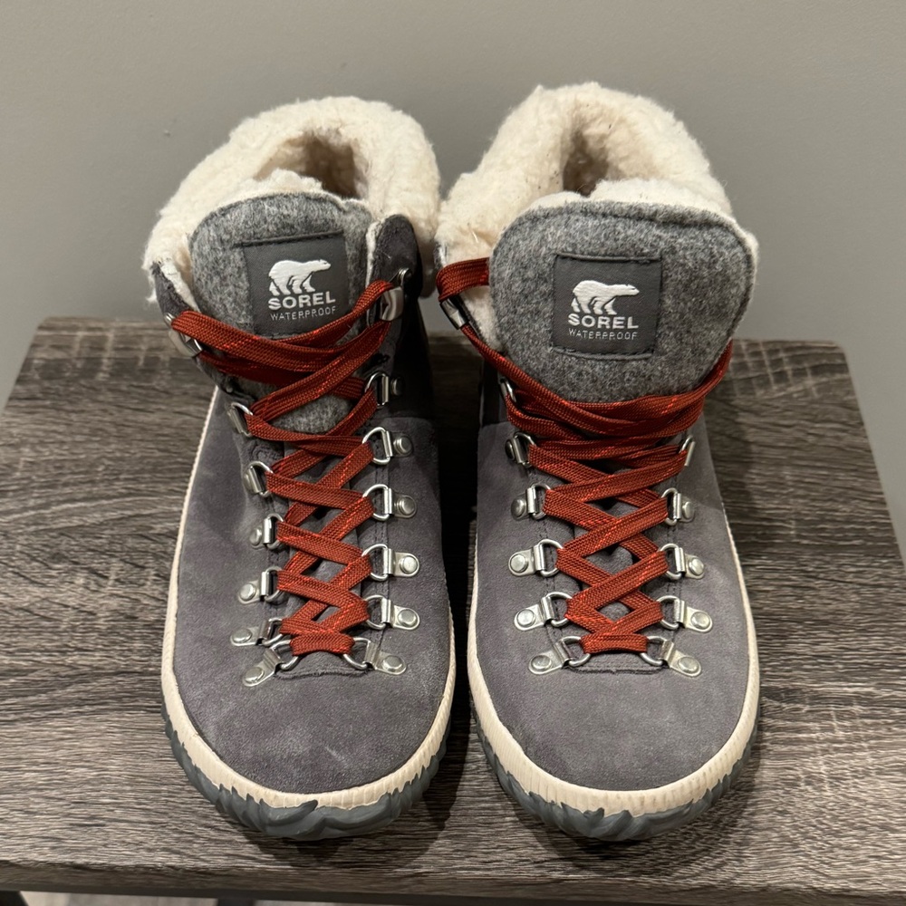 Like New Women’s SOREL Ankle Boots